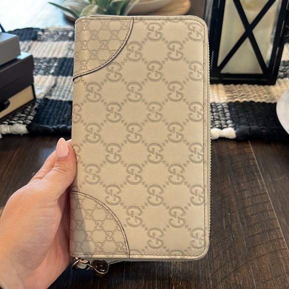 {Guccissima Signature Microguccissima
Bree Zip Around Wallet Off White} - Picture 8 of 13
